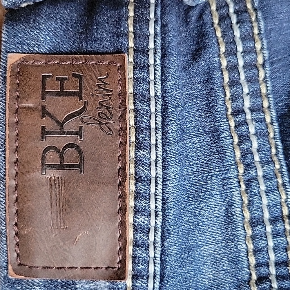 BKE Sabrina bermuda jean shorts, size 25 - Picture 4 of 9